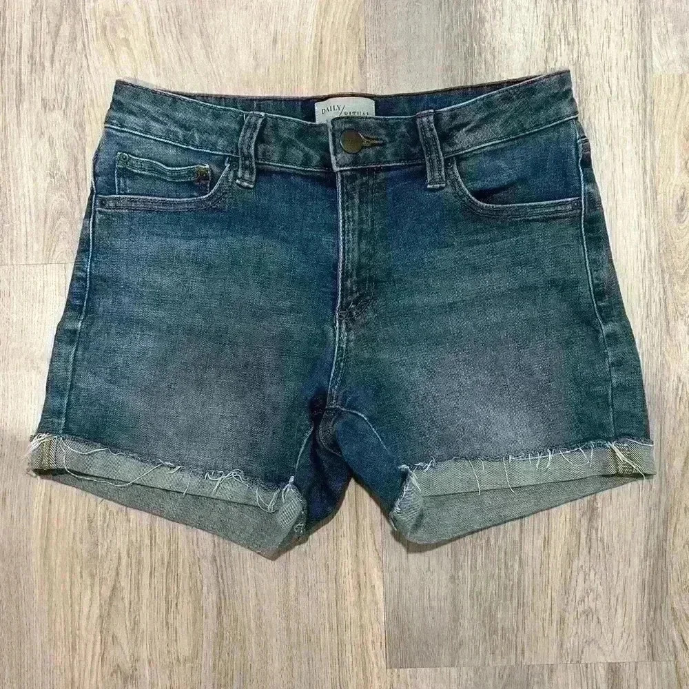 Daily Ritual Denim Cuffed Cutoff 4” Jean Shorts Mid Rise Medium Wash Size 26”